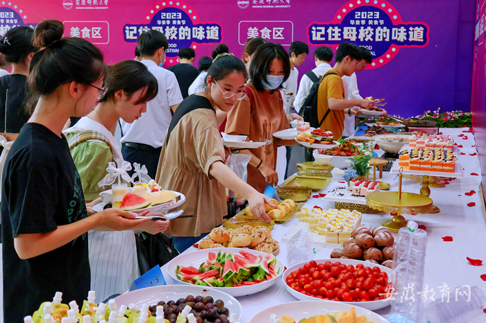 学校举办美食节为2023届毕业生送祝福2.png